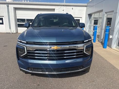 New 2026 Chevrolet Suburban LT AWD/4WD image 3