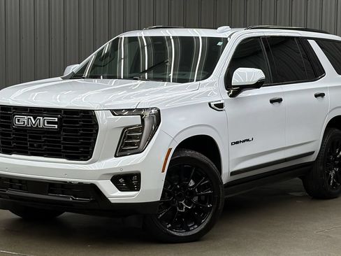 Used 2026 GMC Yukon Denali w/ Sun & Power Step Package AWD/4WD image 1