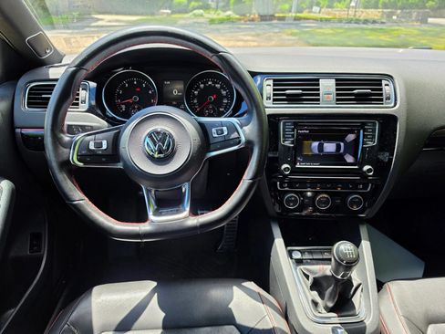 Used 2017 Volkswagen Jetta GLI FWD image 9
