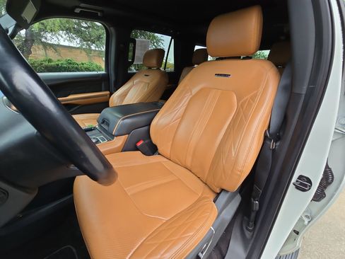 Used 2023 Ford Expedition Max Platinum AWD/4WD image 11