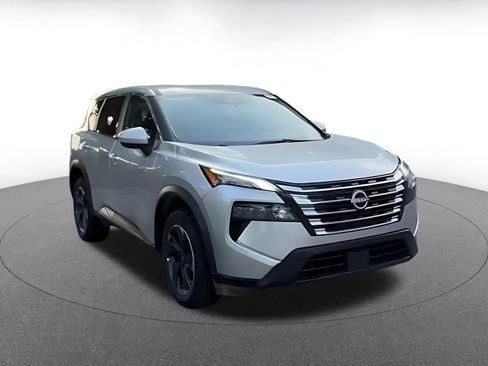 Used 2025 Nissan Rogue SV FWD image 2