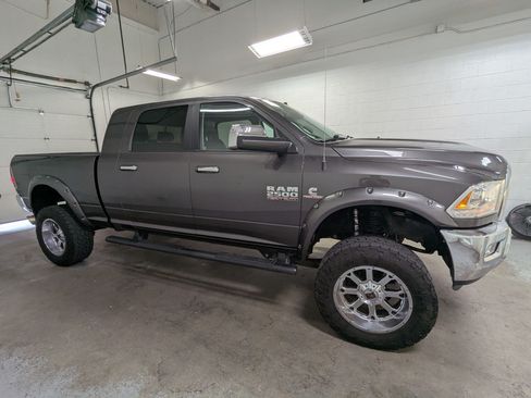 Used 2018 RAM 2500 Laramie AWD/4WD image 3