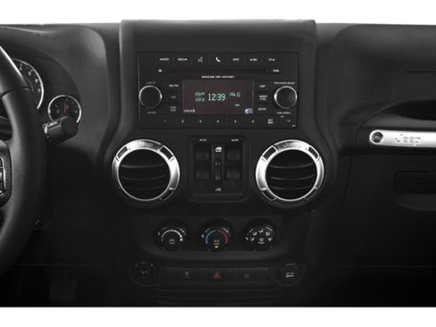 Used 2015 Jeep Wrangler Unlimited Sahara w/ Connectivity Group image 13