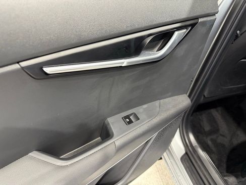 Used 2023 Kia Niro EX image 18