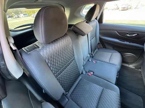 Used 2018 Nissan Rogue SV image 36