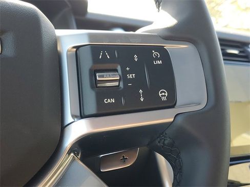 Used 2024 Land Rover Discovery Dynamic SE image 26