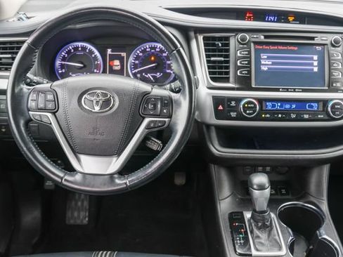 Used 2018 Toyota Highlander SE w/ Protection Package #3 AWD/4WD image 6
