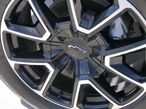 Used 2025 Chevrolet Tahoe RST image 11