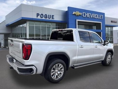 Used 2022 GMC Sierra 1500 Denali w/ Technology Package AWD/4WD image 2