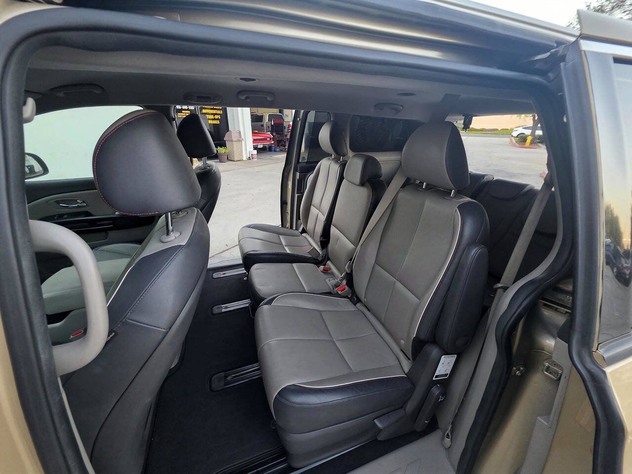 Used 2018 Kia Sedona EX FWD image 17