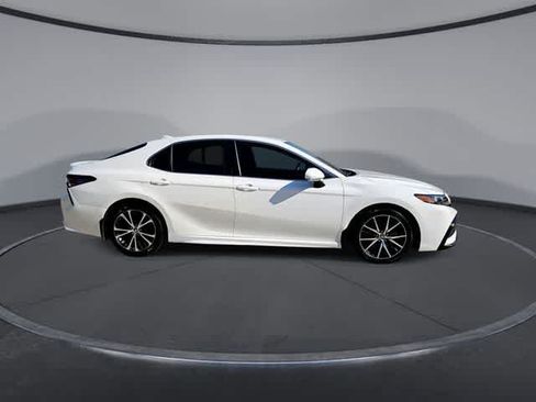 Used 2023 Toyota Camry SE FWD image 9