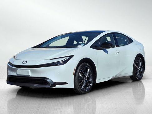 Used 2024 Toyota Prius XLE FWD image 9
