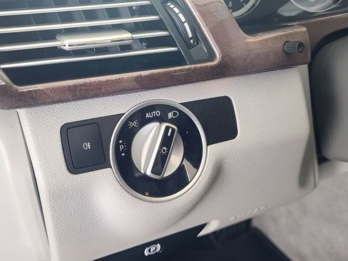 Used 2013 Mercedes-Benz E 350 Sedan image 24
