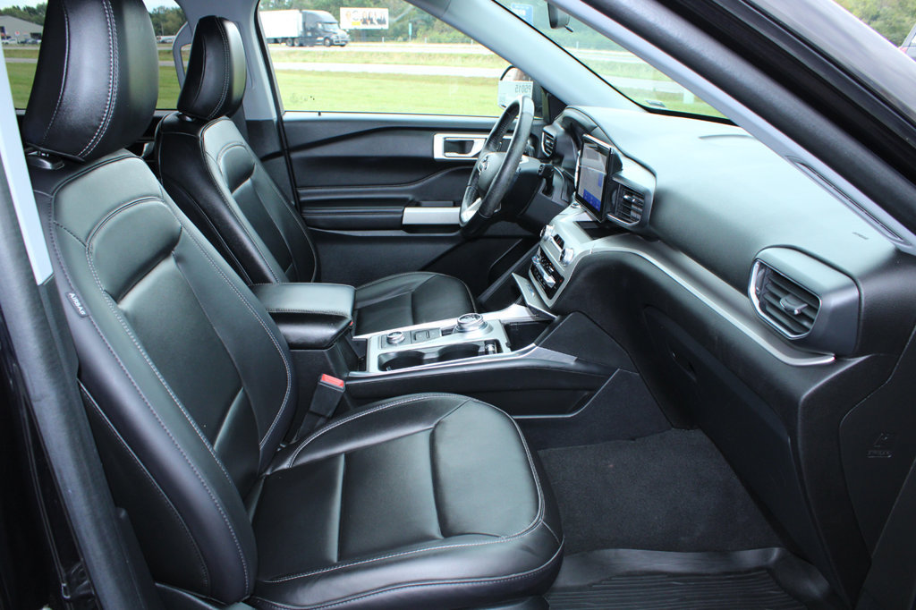 Used 2022 Ford Explorer XLT w/ Equipment Group 202A AWD/4WD image 32