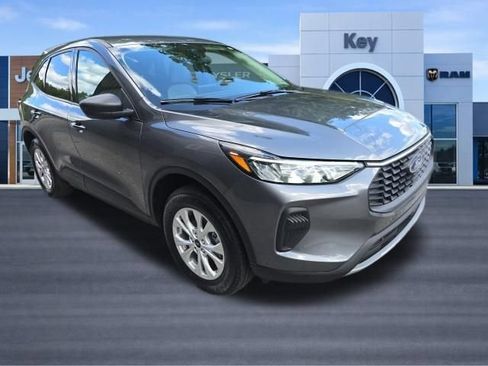 Used 2025 Ford Escape Active AWD/4WD image 3