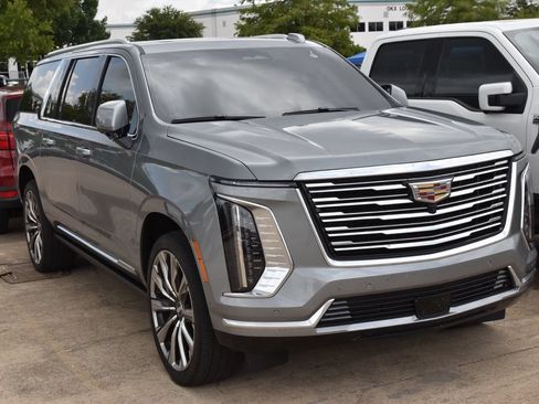 Used 2025 Cadillac Escalade ESV Premium Luxury Platinum AWD/4WD image 4