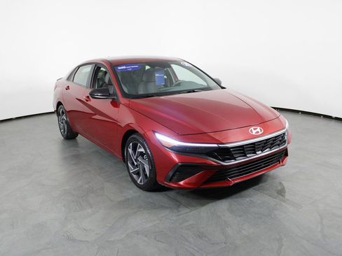 Certified 2025 Hyundai Elantra Sport image 13