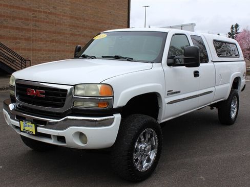 Used 2003 GMC Sierra 2500 SLE w/ Skid Plate Package AWD/4WD image 2