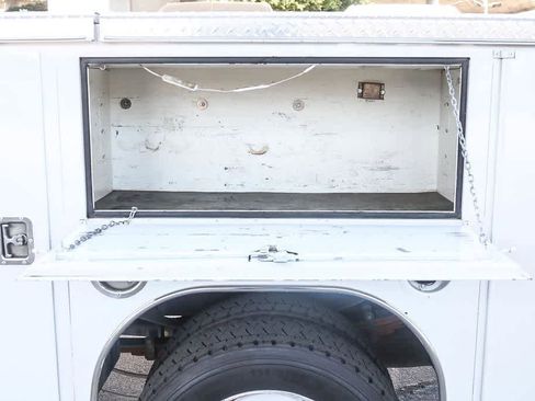 Used 2017 Ford F550 2WD Crew Cab Super Duty image 28