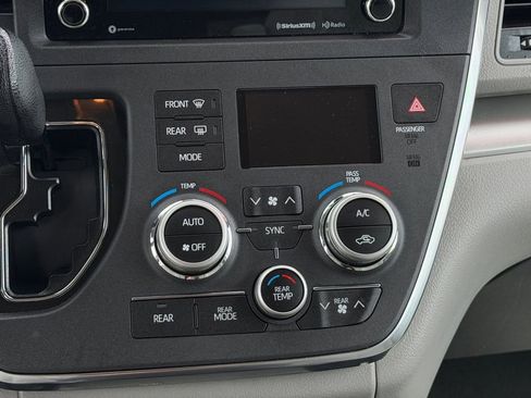 Used 2019 Toyota Sienna LE FWD image 15