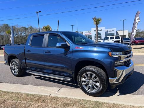 Used 2021 Chevrolet Silverado 1500 LT w/ Z71 Off-Road Package image 4