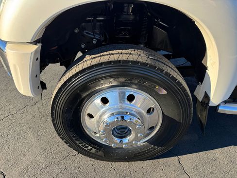 Used 2015 Ford F450 Lariat w/ Lariat Interior Package image 9