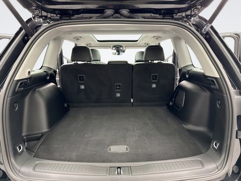 Used 2023 Jeep Grand Cherokee Limited w/ Luxury Tech Group II image 24