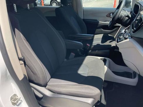 Used 2023 Chrysler Voyager LX FWD image 31