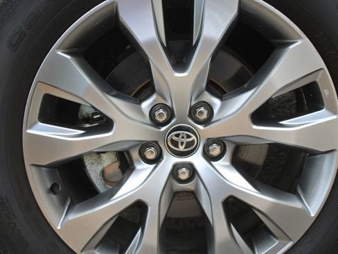 Used 2024 Toyota Grand Highlander AWD Hybrid image 19