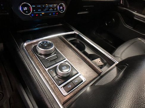 Certified 2019 Ford Expedition Limited w/ Special Edition Package AWD/4WD image 18