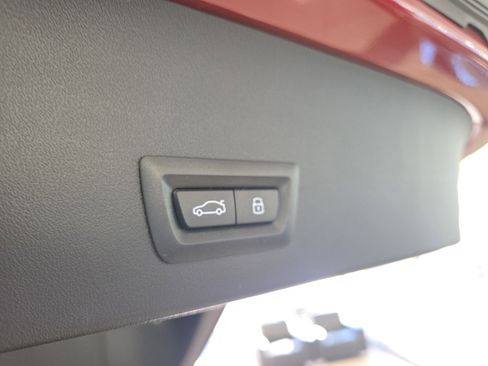 Used 2025 BMW X3 xDrive30i w/ Premium Package image 9