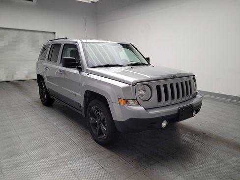 Used 2017 Jeep Patriot Latitude FWD image 13