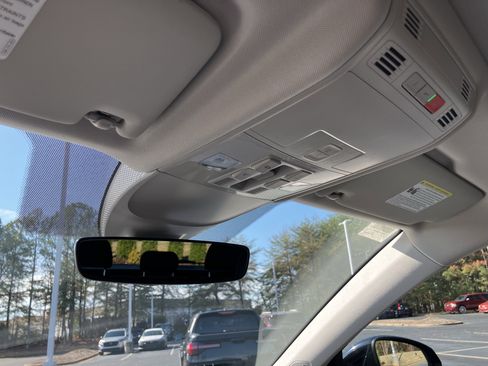 Used 2023 Volkswagen Taos SEL image 30