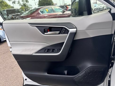 Used 2020 Toyota RAV4 XLE Premium AWD/4WD image 9