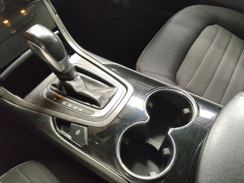 Used 2017 Ford Edge SE image 26