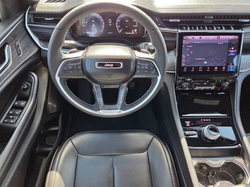 Certified 2025 Jeep Grand Cherokee L Limited w/ Black Appearance Package image 19