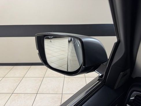 Used 2025 INFINITI QX80 Sensory image 18