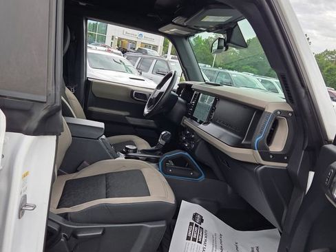 Used 2023 Ford Bronco Wildtrak AWD/4WD image 15