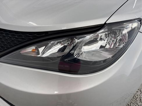 Used 2023 Chrysler Voyager LX FWD image 31