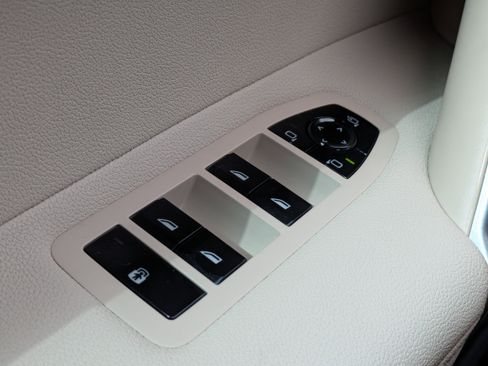 Used 2025 BMW iX M60 image 16