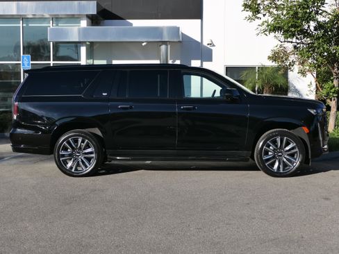 Certified 2023 Cadillac Escalade ESV Sport Platinum w/ Heavy-Duty Trailer Package image 7