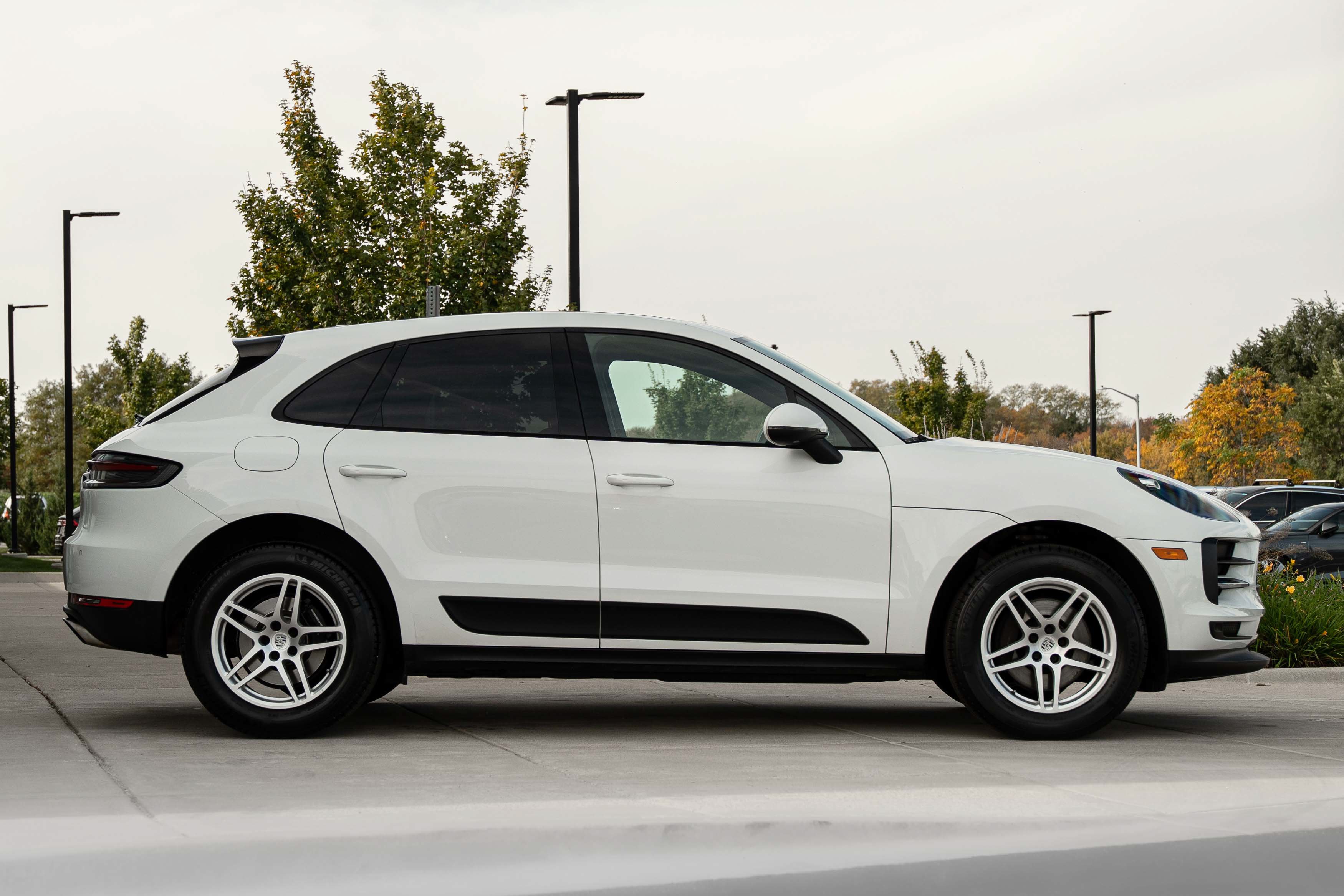 Used 2019 Porsche Macan AWD/4WD image 3