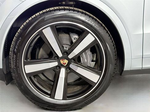 Used 2025 Porsche Cayenne Coupe AWD/4WD image 11