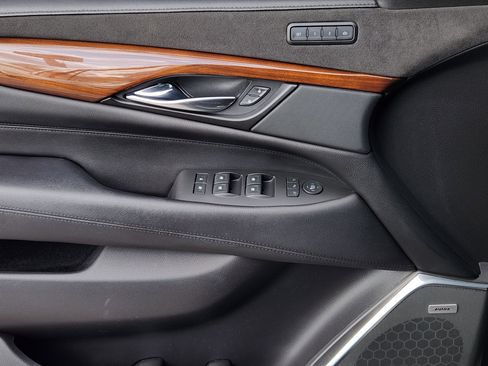Used 2020 Cadillac Escalade Luxury RWD image 25