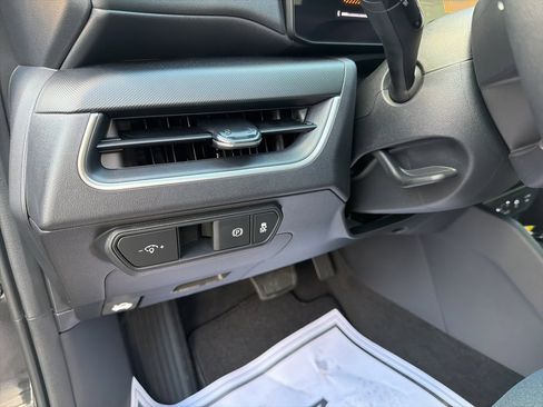 New 2025 Kia K4 LXS image 32