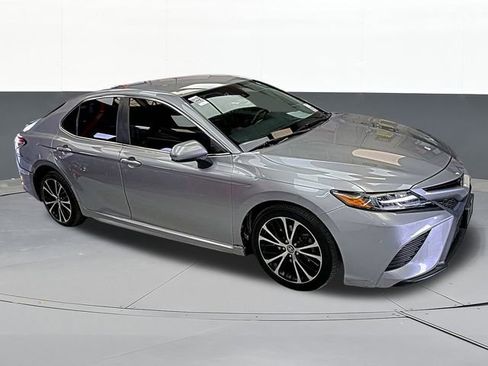 Used 2019 Toyota Camry SE image 1