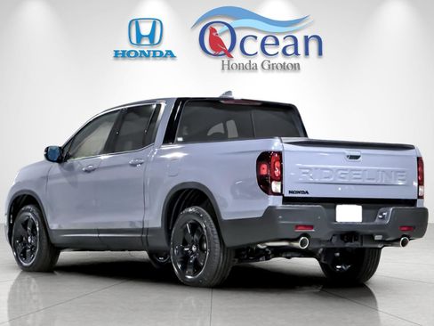 New 2026 Honda Ridgeline Black Edition image 3