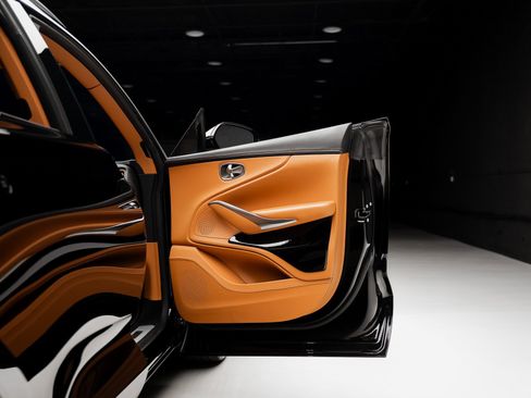 Used 2023 Aston Martin DBX image 56