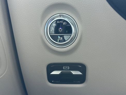 Used 2023 Mercedes-Benz C 300 Sedan image 31