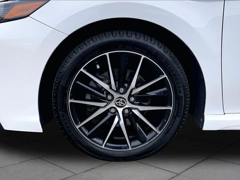 Used 2023 Toyota Camry SE FWD image 11